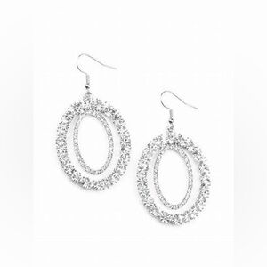 ❣️Oversized Silver and white rhinestones Earrings❣️